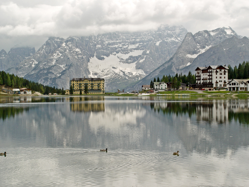 Lago di Misurina nas Dolomitas